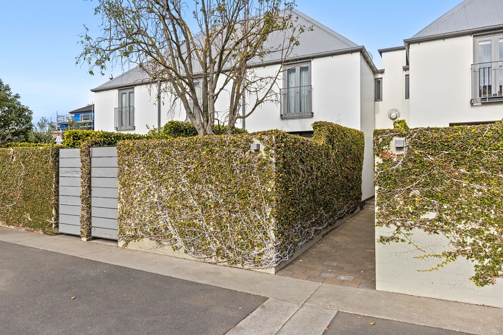 Your Private Retreat Near the Heart of the City, 6 Month Lease
