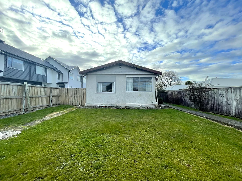 Riccarton 3 Bedroom Untouched Gem in Central Riccarton!