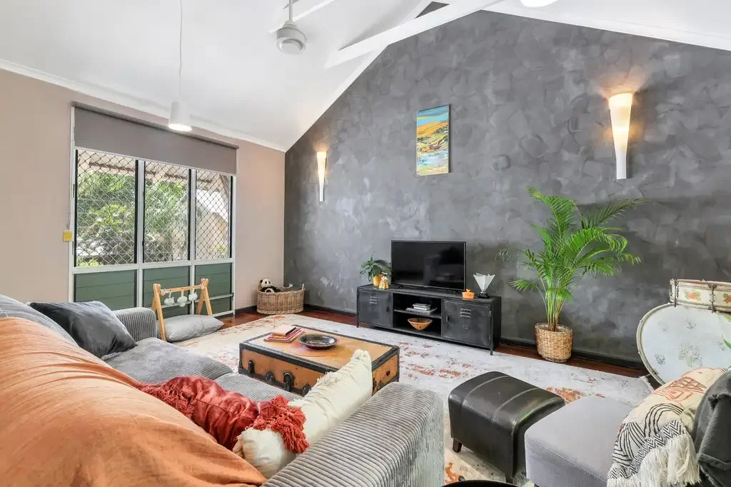 E6/7 Lorna Lim Terrace, Driver, NT 830
