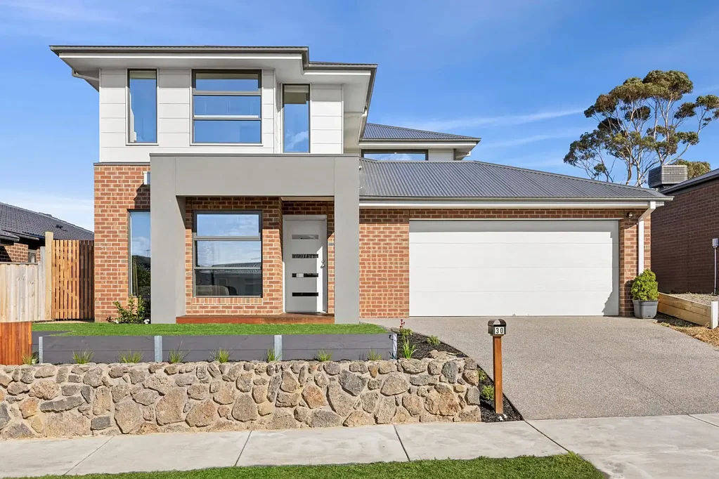 Charlemont 4 Bedroom Views to Ocean Grove | Impecable Presentation