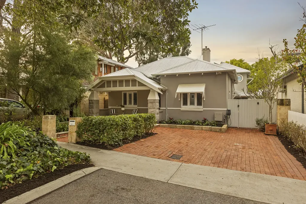 Shenton Park 4 Bedroom RENOVATED CHARACTER | LAKESIDE LIVING