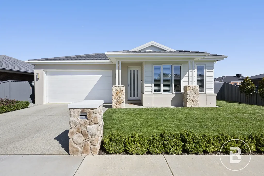 Alfredton 4房  SPACIOUS FAMILY HOME WITH THEATRE ROOM & SIDE ACCESS