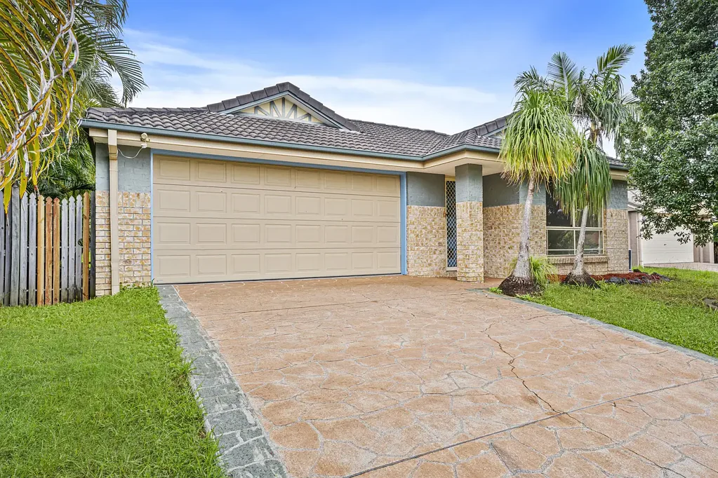 Upper Coomera 4房  Modern Family Living Meets Outdoor Serenity
