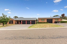 43 Crestwood Drive, Goulburn