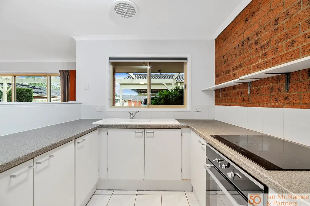 Jerrabomberra 2ਬੈੱਡਰੂਮ Stylishly Updated Single-Level Townhouse in the Heart of Jerrabomberra