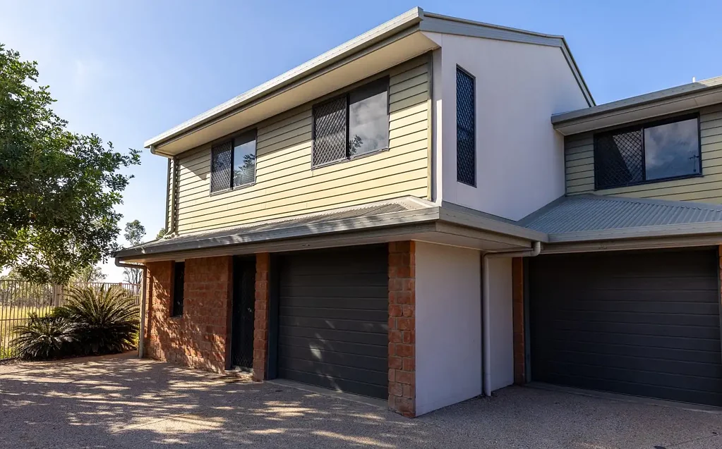 8-10 LAMBERT Drive, Moranbah, QLD 4744