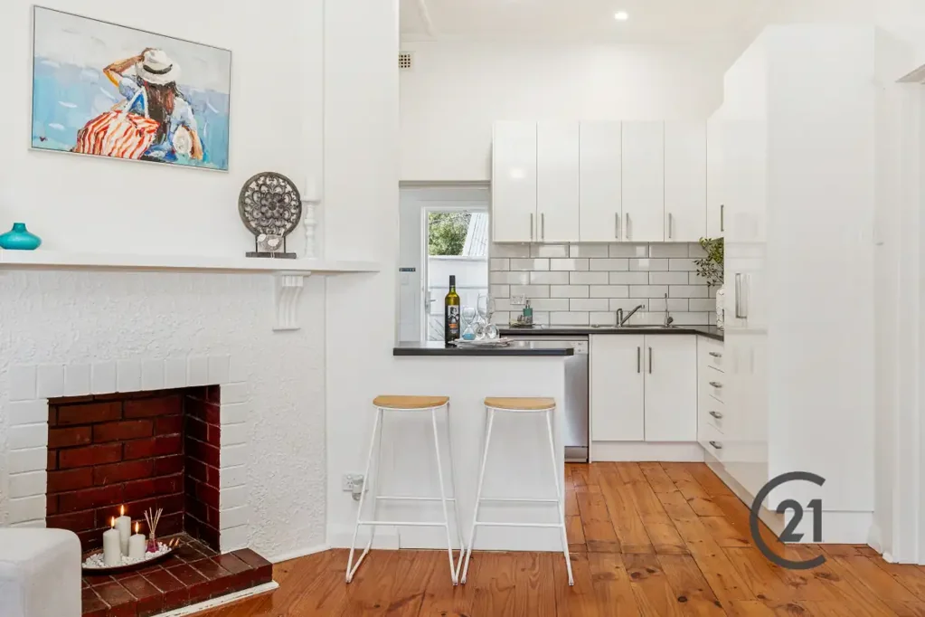 Semaphore 2 Slaapkamer Charming Character Maisonette with Solar Savings!