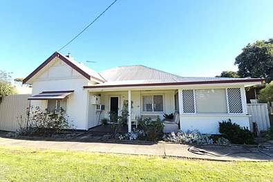 Katanning 3房  Charming Home with Solar Energy & Large Block