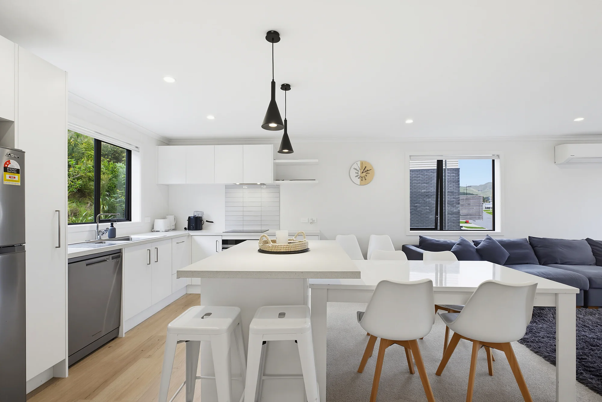 Whitby 3Phòng ngủ MODERN LIVING OVER THREE LEVELS