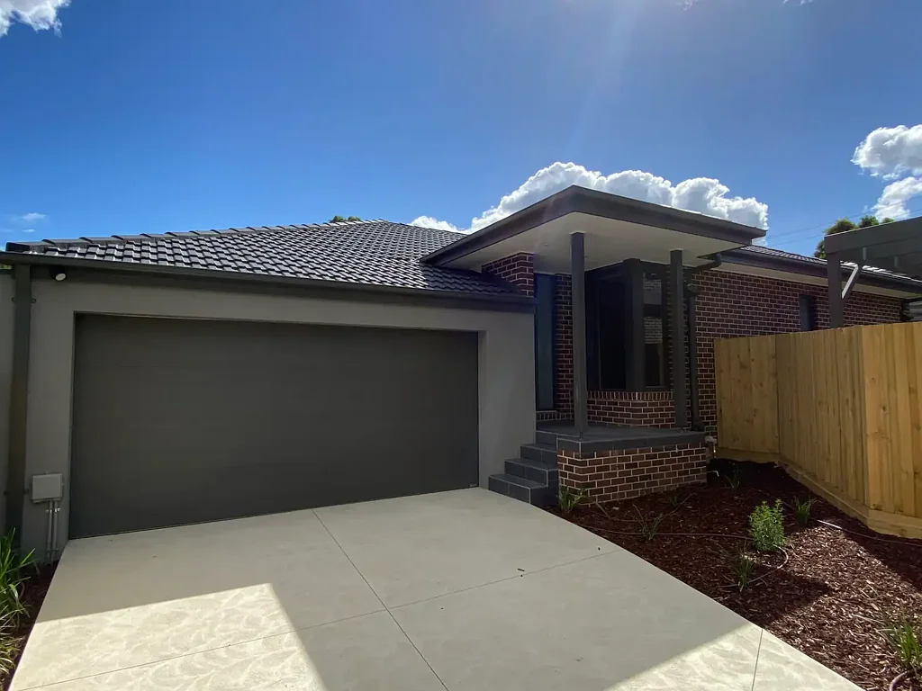 Elegant 3 Bedroom Townhouse