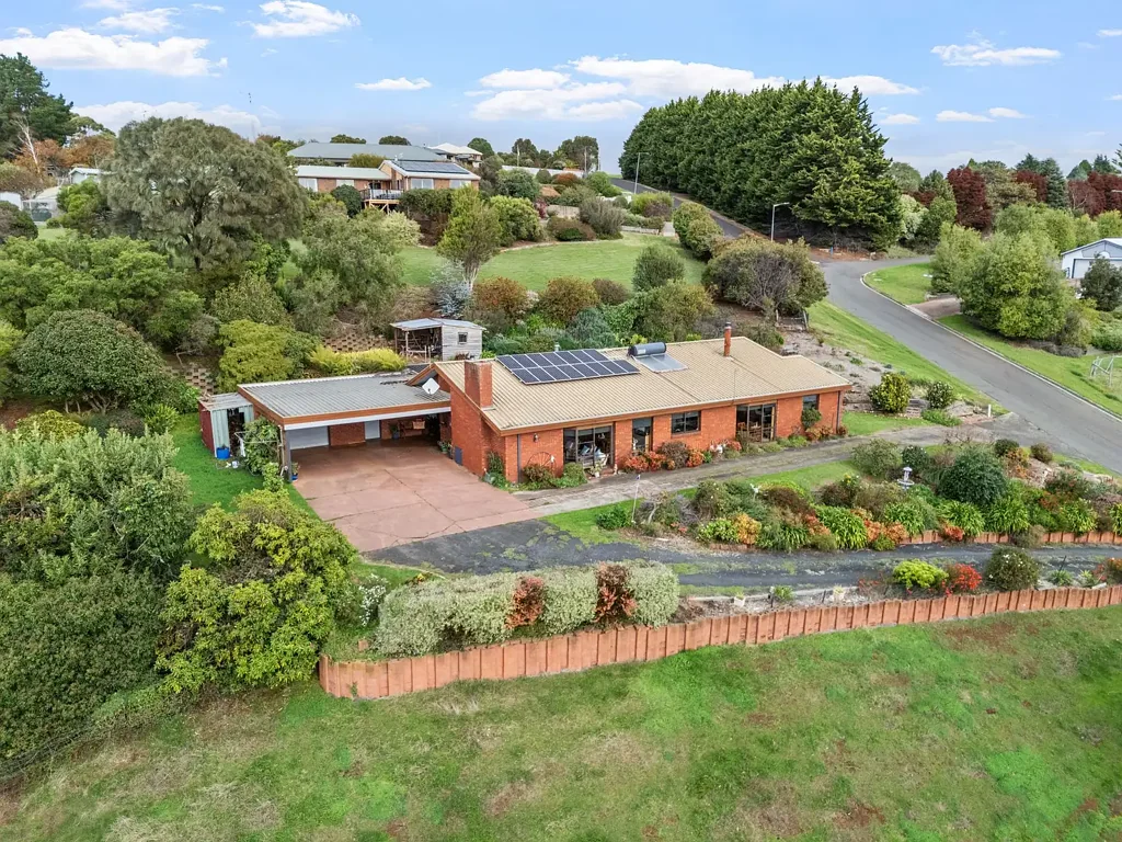 Ulverstone 4Moenga Lifestyle with Space, Character & Coastal Views