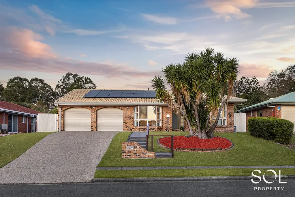 Bracken Ridge 5Zimmer Versatile Family Living with a Large Shed on 881m²