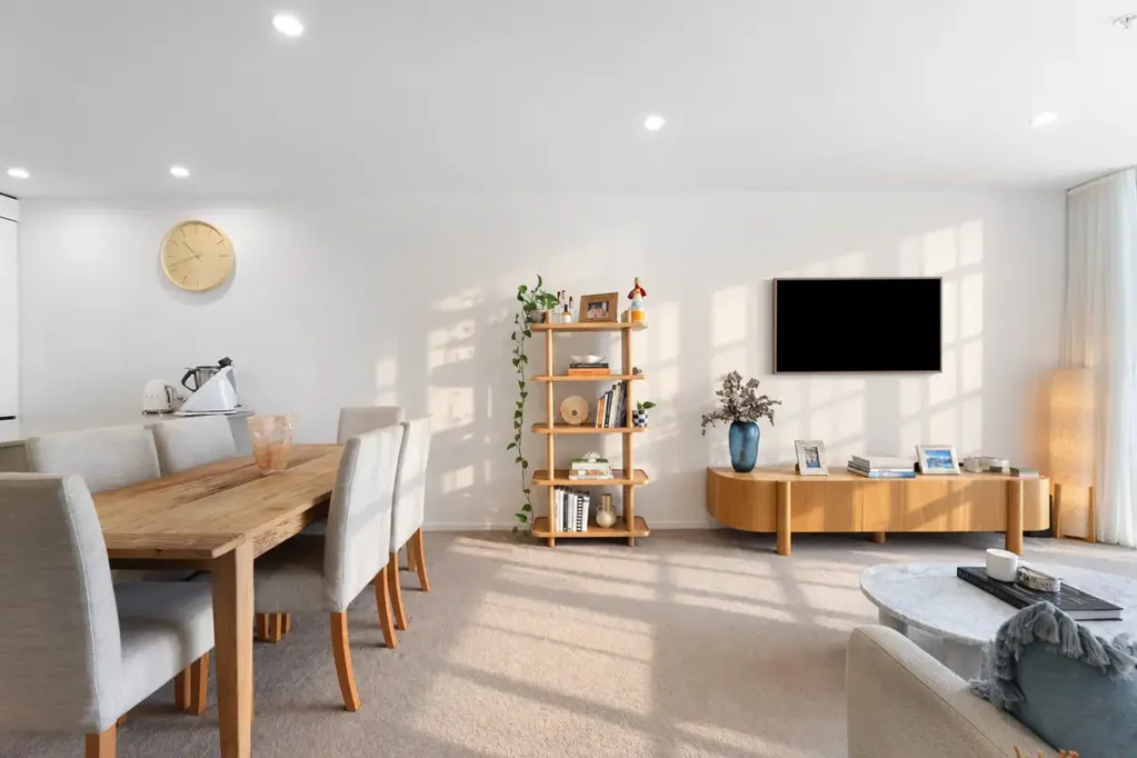 Burleigh Heads 2Phòng ngủ Elevated Coastal Living in Sought-After Sandbar
