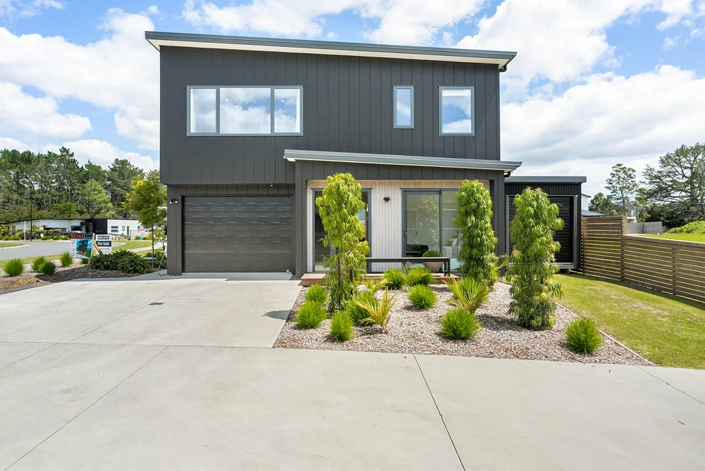 Pauanui 3 Bedroom Near new! Ready to go!