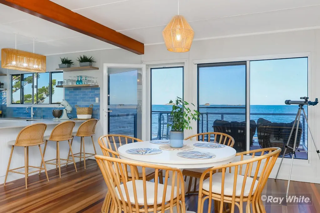 Zilzie 4 Bedroom Absolute Beachfront - Incredible views - Stunning Refurbishement.