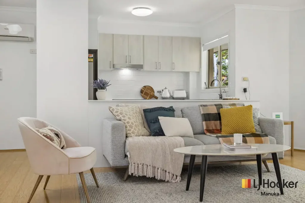 Kingston 2Zimmer Inner South living, done right. Light, space and a leafy outlook.