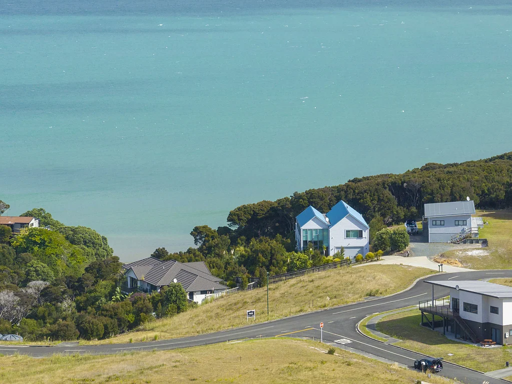 Karikari Peninsula Sea Views, Prime Location. Walk to Beach