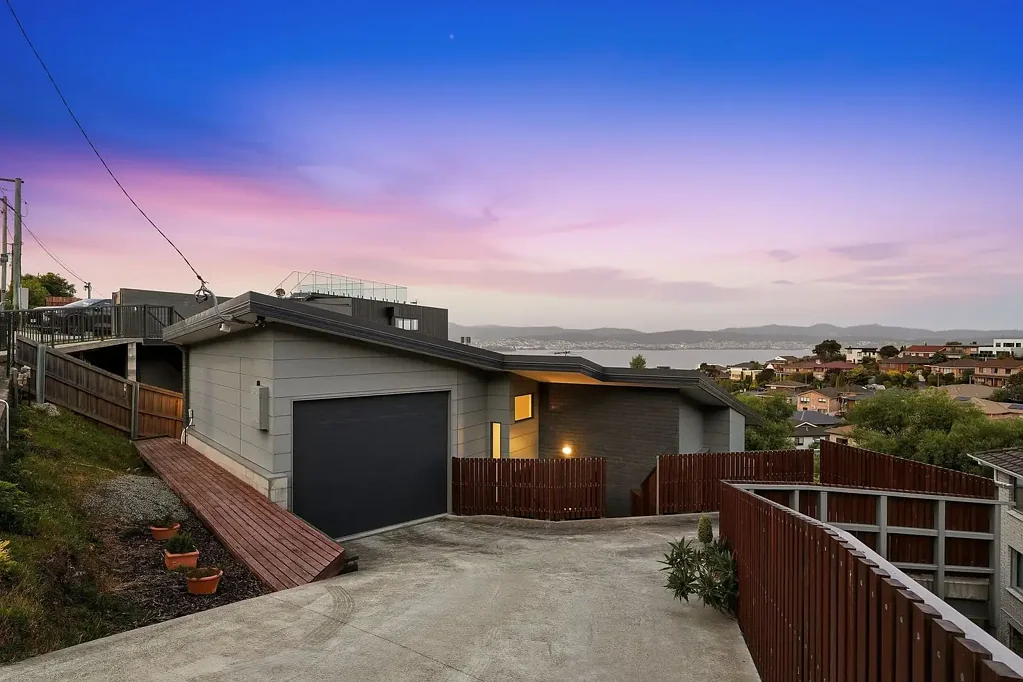 333 Churchill Avenue, Sandy Bay, TAS 7005