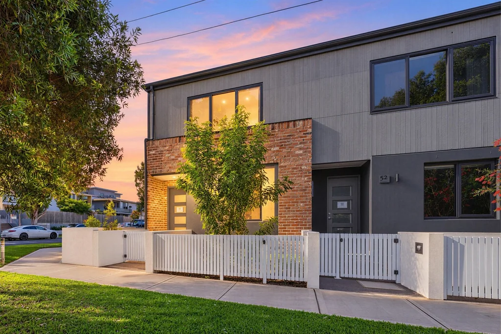 Homebush West 4ਬੈੱਡਰੂਮ Corner Townhouse with Private Outdoor Entertaining and Triple Garage