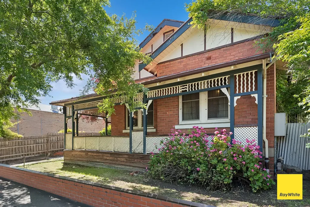 Bendigo 3ਬੈੱਡਰੂਮ Residential renovator, Commercial or Business Opportunity or CBD Investment!