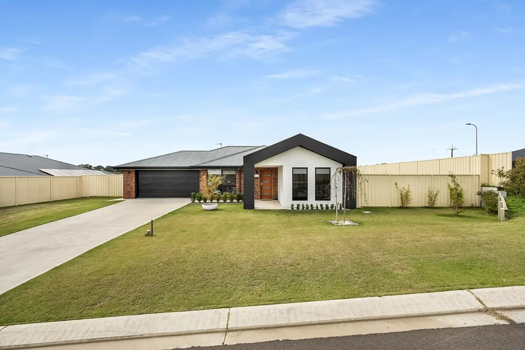 11 Montbretia Court, Worrolong, SA 5291