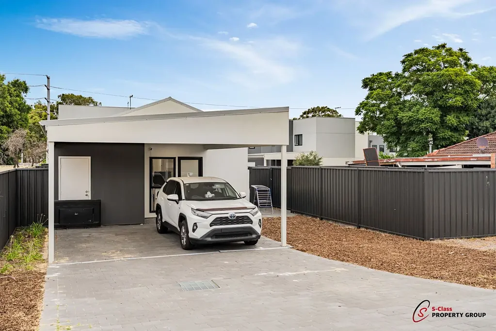 Cloverdale 5ห้องนอน 2024 Build with Highly Versatile 3x2 + 2x1 Dual-Living Configuration