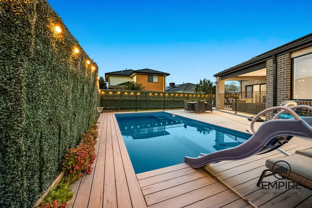 Clyde 4 Slaapkamer Luxury & Flexibility in Prime Location! Offers Closing 28th July 2026.