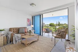 1401/438 Marine Parade, Biggera Waters