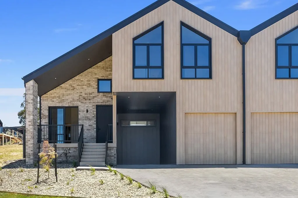 Jindabyne 4房  Brand New Architect-Designed Duplex with Mountain Lifestyle Appeal