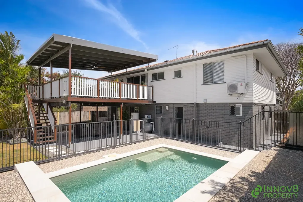 Bray Park 4Zimmer Beautifully Renovated High-Set Family Home With Versatile Living Areas, A Sparkling Pool & Expansive Outdoor Entertaining!