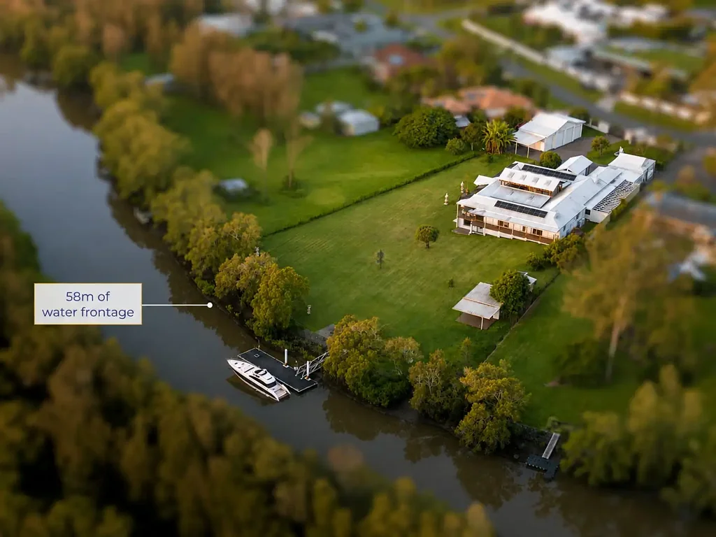 Helensvale 5침실 58m Water Frontage on Prime, Usable Acreage Land - Must Be Sold!