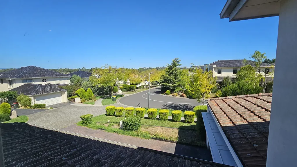 PARKSIDE LIVING, LUXURIOUS, SPACIOUS, FURNISHED OPTION