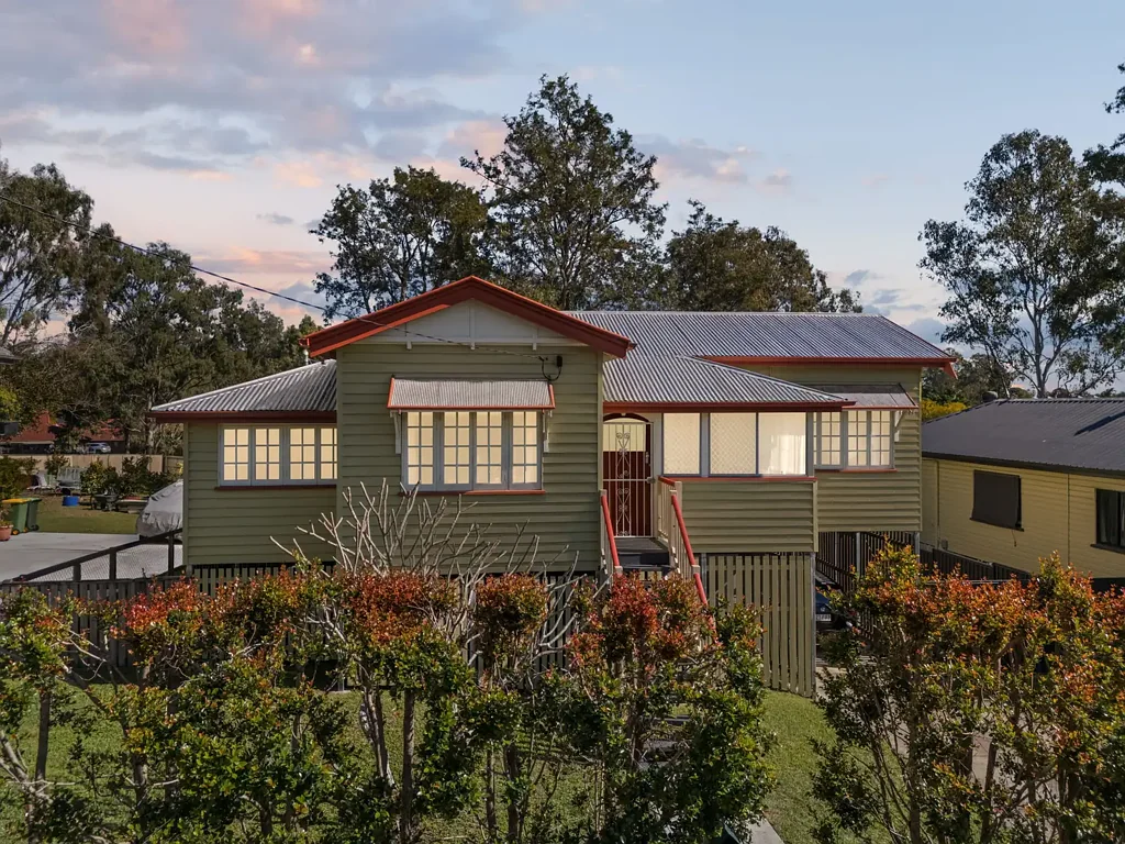 Goodna 3房 稀有1,146平方米地块上的经典Queensland风格魅力 Classic Queenslander Charm on a Rare 1,146m² Block