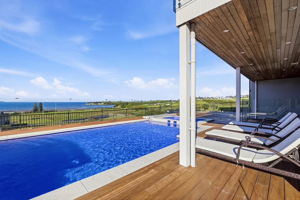 Okura 5 Bedroom Coastal Luxury with Commanding Views