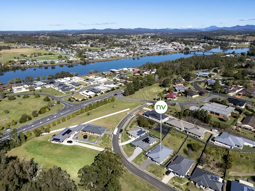 Macksville 4 Slaapkamer LIGHT FILLED -  LEVEL LIVING..!