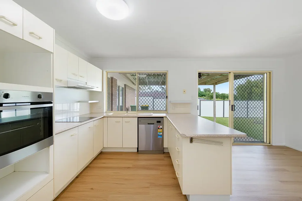 Spacious Low-Set Family Home with Fresh Paint, New Flooring & Air Con/Ceiling Fans Throughout