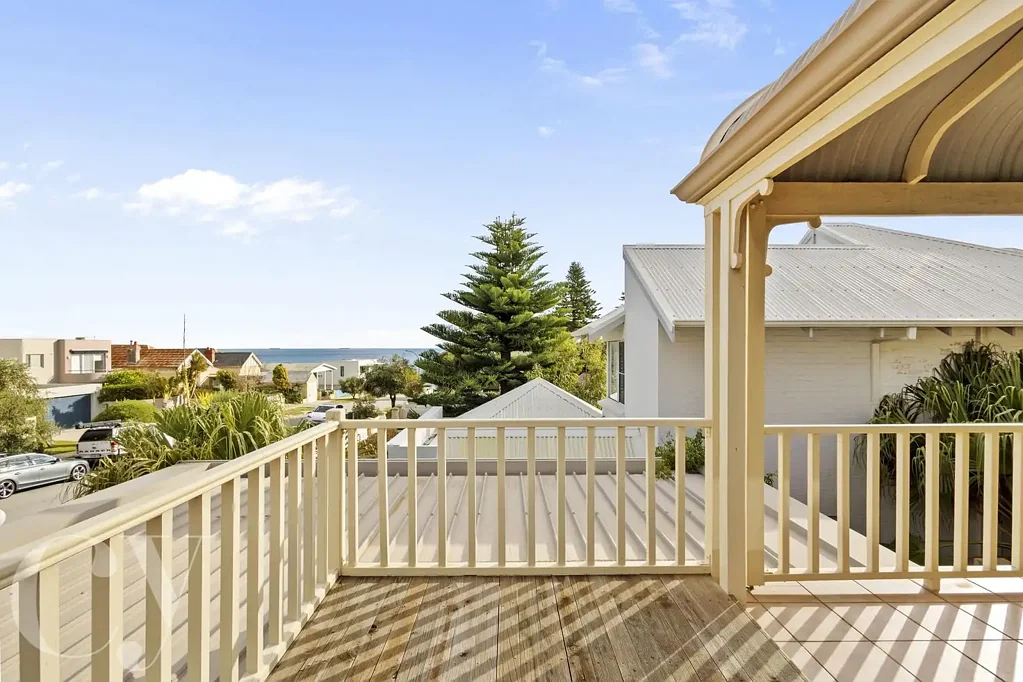 Coastal Charm & Steps to South Cottesloe Beach