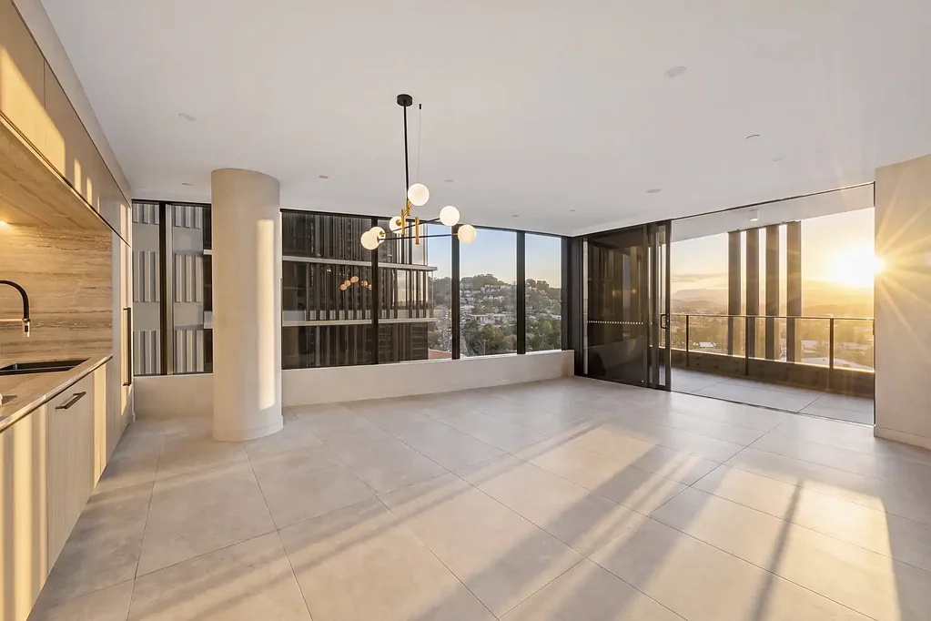 Elevated Beachfront Living Mondrian - Option of Furnished or Unfurnished/Short or Long Term Leases