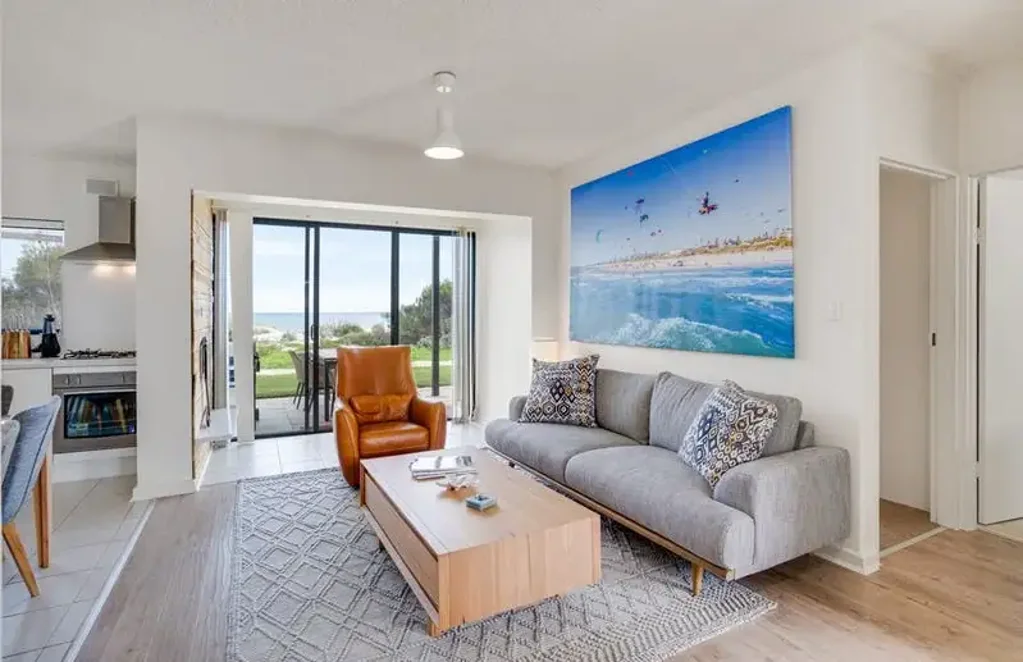 Semaphore Park 2房  BRILLIANT BEACHFRONT LOCATION!