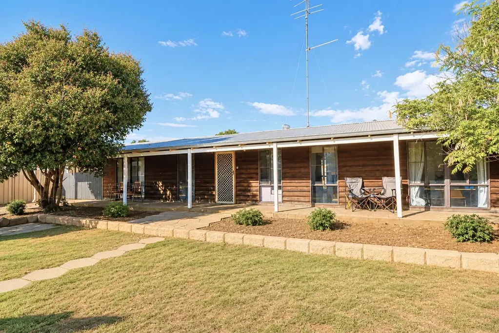 Wongan Hills 4房  Well Located 4x2 Home