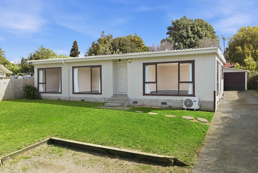 Mount Wellington 3 Bedroom Vendor Upgrading Must Be Sold!