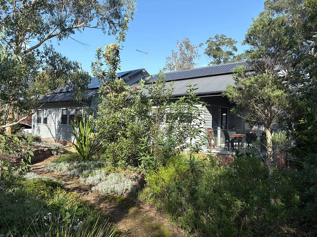 OUTGOINGS INCLUDED IN RENT & FURNISHED READY TO MOVE INTO