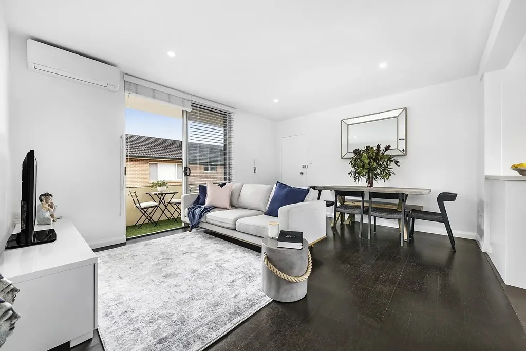 Stylish Renovated Apartment In A Peaceful And central pocket
