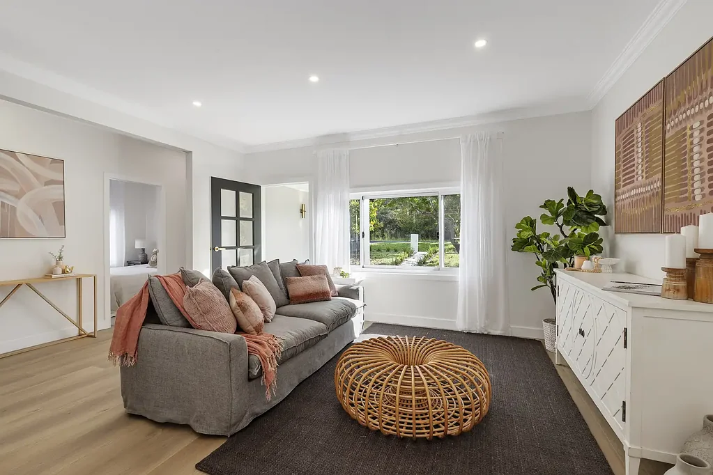 Berowra Heights 4房 全新翻新奢居 精致厨房电器 豪华主卧双淋浴室 开放式起居庭院 并列车棚围栏庭院 邻近名校交通便捷 Stunning Cottage Charm