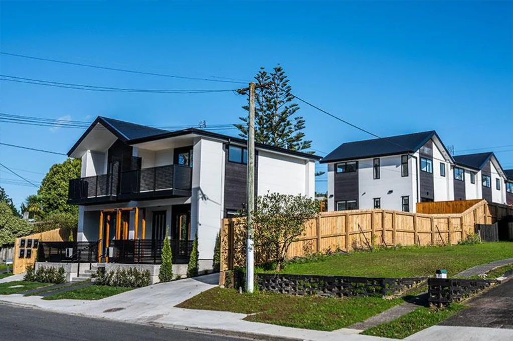 Very well-appointed 2 bedrooms 1 bathroom 1 carpark townhouse.