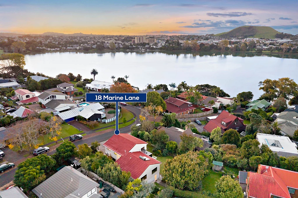 Mount Wellington 4房  Elevated Views & Waterside Living