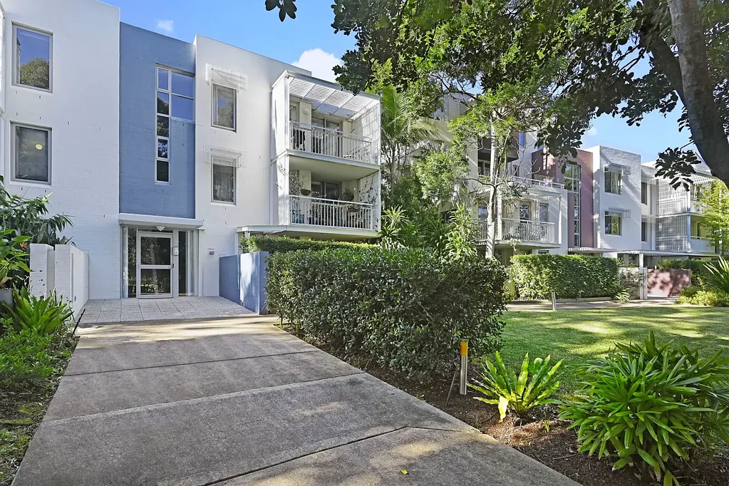 Peaceful Top Floor Apartment with Bushland Views
