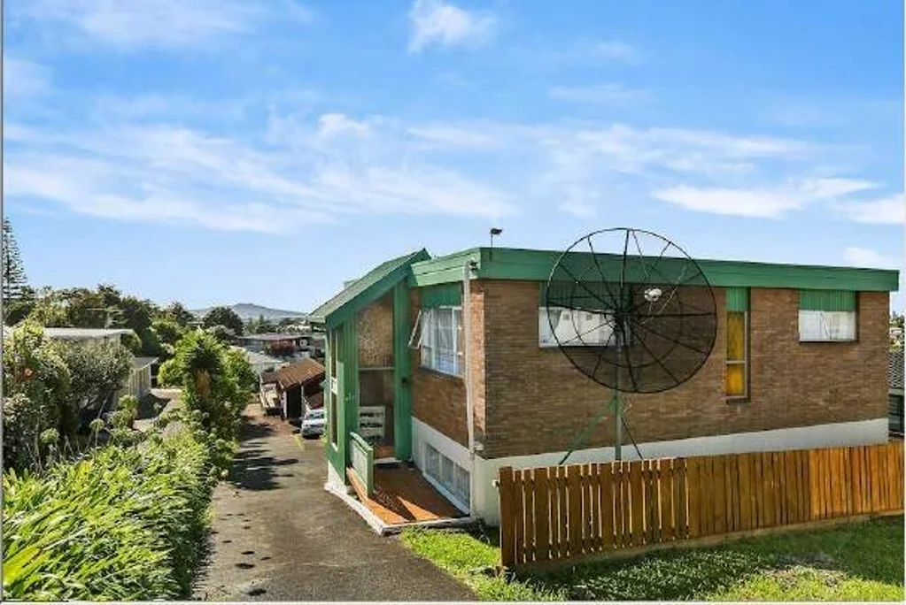 Sunny 5 bedroom house in Glenfield
