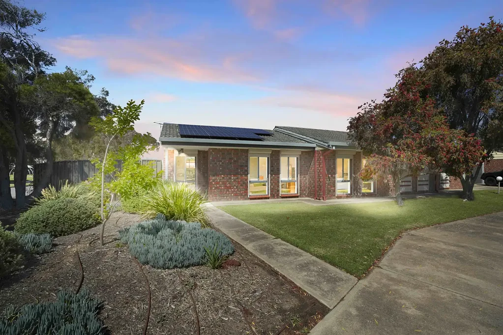 Pennington 2chambre Fantastic Unit on Corner Block with Private Back Garden