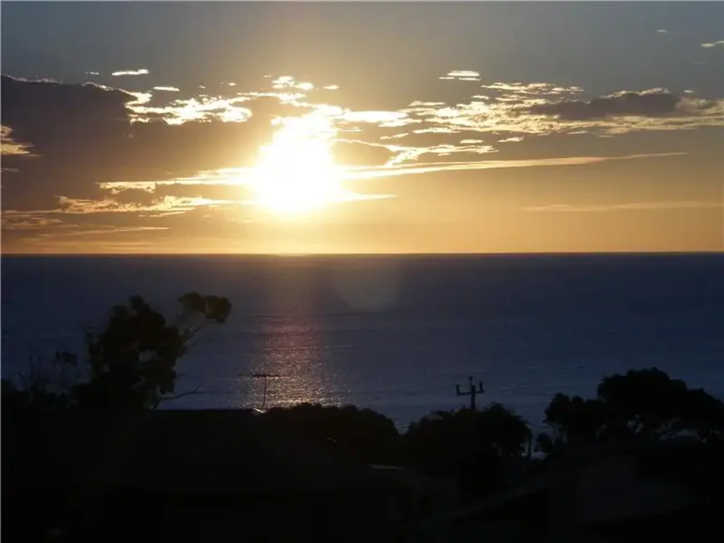 Quinns Rocks OCEAN & INLAND VIEWS - 28.78 frontage